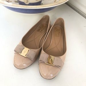 SALVATORE FERRAGAMO new bisque Varina' bow  flats